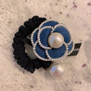 Camellia Denim Elastic Scrunchie with Pearls